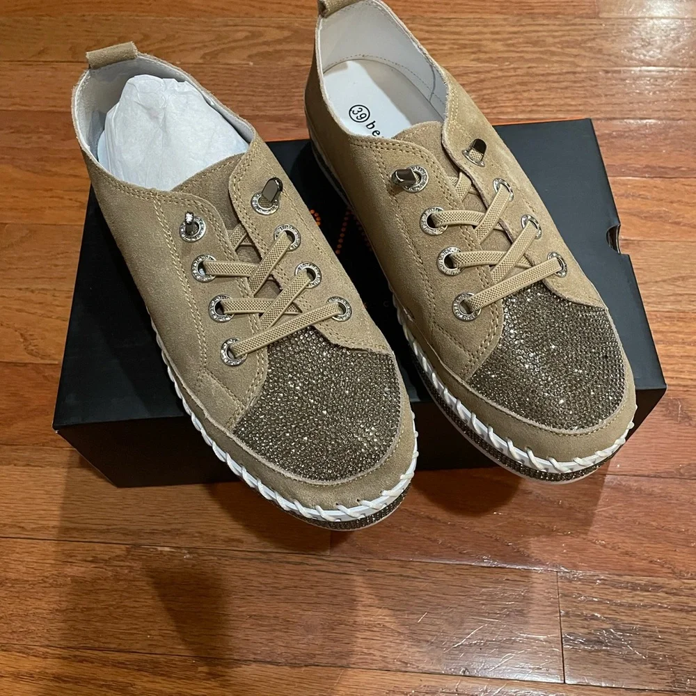 bernie mev. Tan Slip-On Shoes with gold accents size 39 (8.5) new in the box